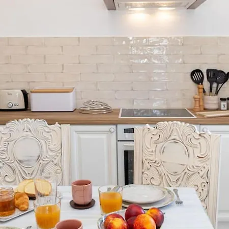 Summer Grace Apartment *